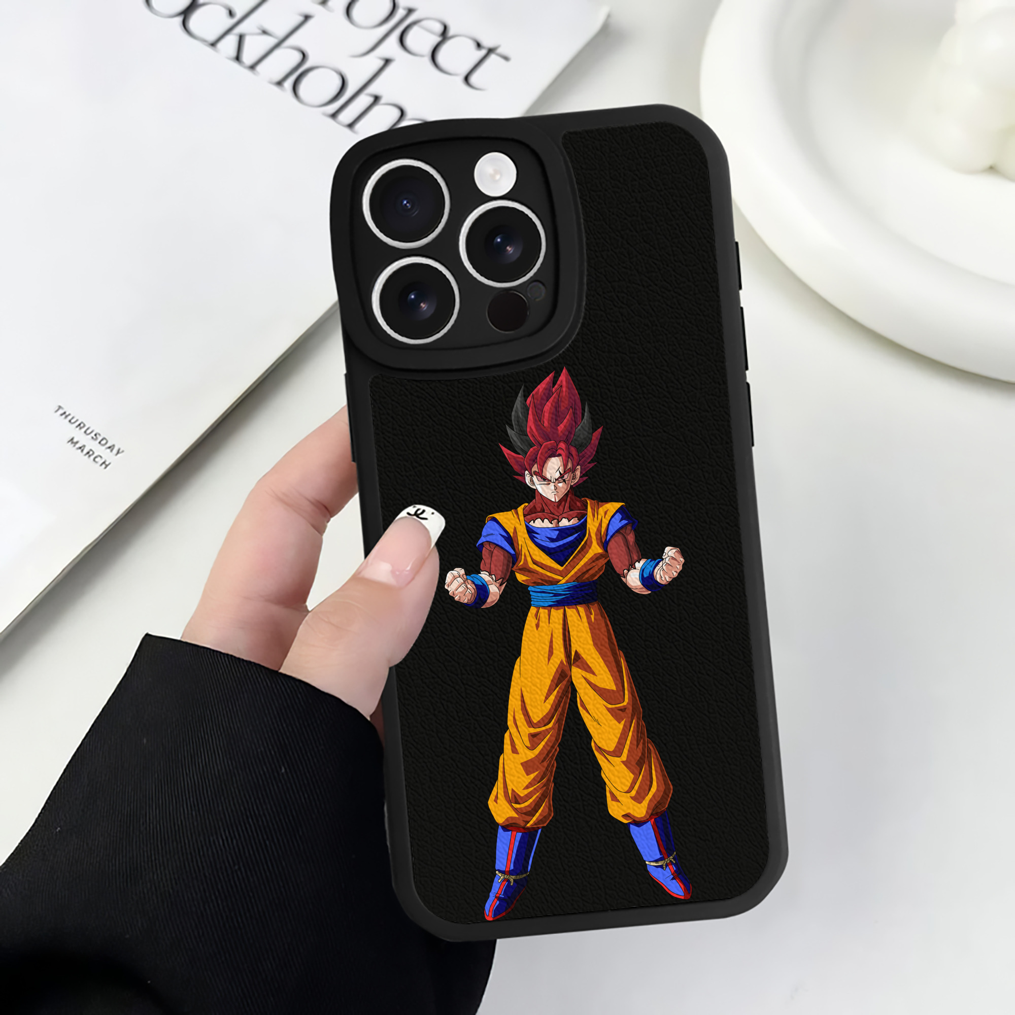 （画像用） ドラゴンボール 孫悟空（そん ごくう）Son Goku カカロット DRAGON BALL Kakarotto 【iPhone 16シリーズ対応】シリコンスマホケース（レザー調） 材質：シリコン